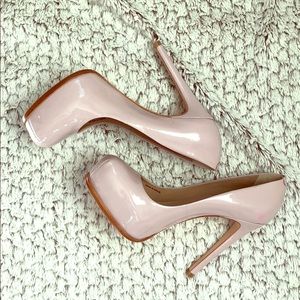 Pour la victoire pale pink pumps